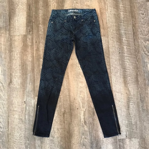 SOLD!!! AEROPOSTALE PRINTED JEANS - Picture 2 of 4